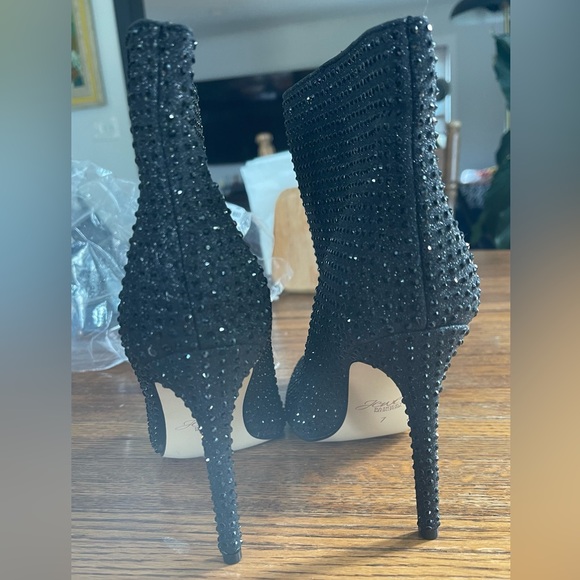 Badgley Mischka Jewel Jude rhinestone Ankle bootie Size 7 - Picture 6 of 8